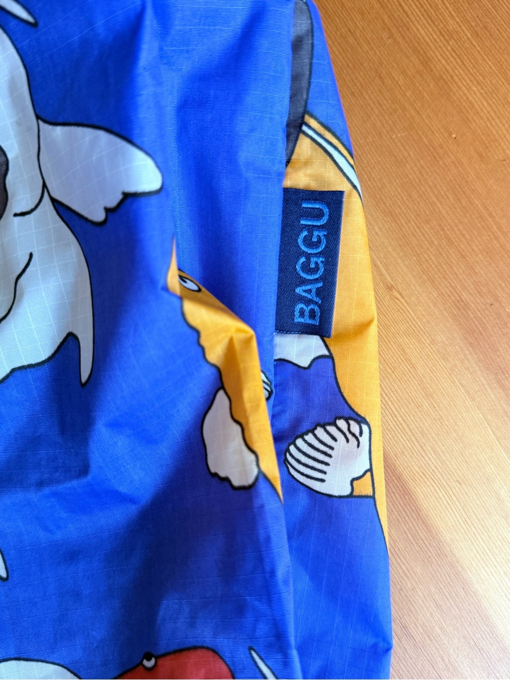 BAGGU Koi Print Bag - Picture 2 of 4